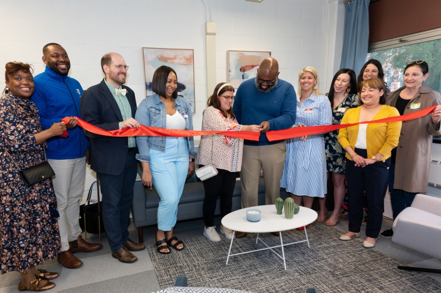 ESC-Johnston-Sq-ES-Ribbon-Cutting-0461
